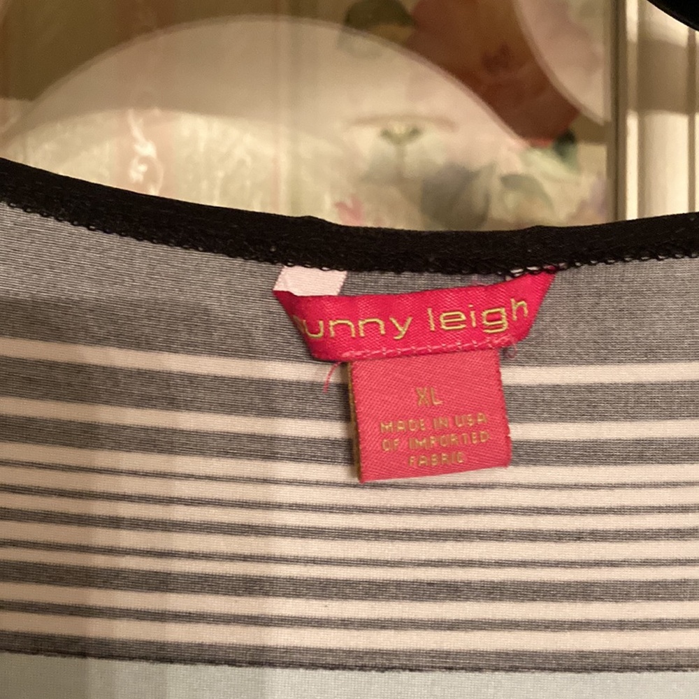Multi colored V neck tunic - Picture 2 of 5